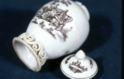 Chinese porcelain tea canister
